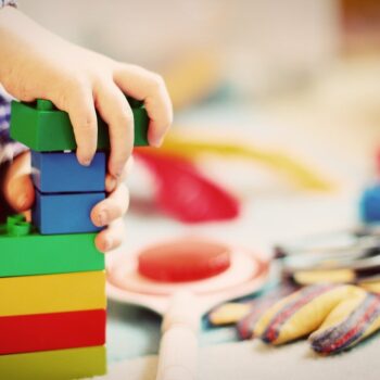 Nauka poprzez zabawę – poznaj nasze ciekawe pomysły i naucz dziecko nowych rzeczy!