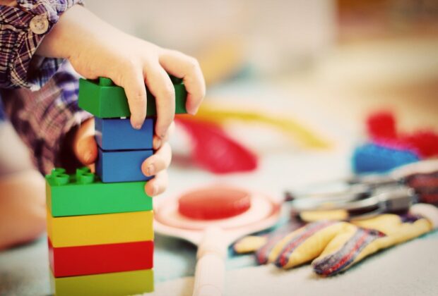 Nauka poprzez zabawę – poznaj nasze ciekawe pomysły i naucz dziecko nowych rzeczy!
