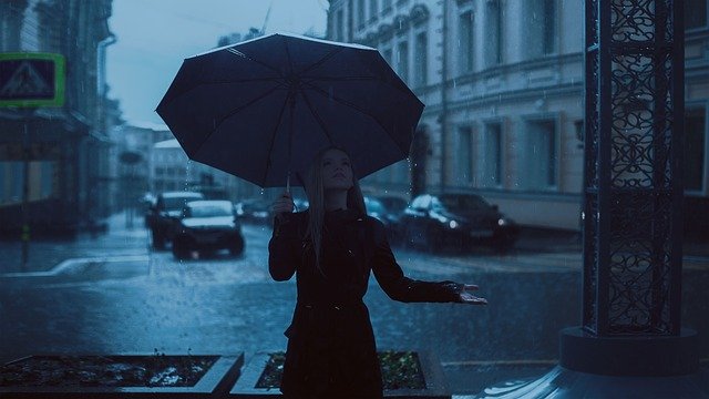 dziewczyna z parasolem