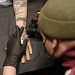 Nowy trend w salonie tatuażu - Delikatne i minimalistyczne wzory